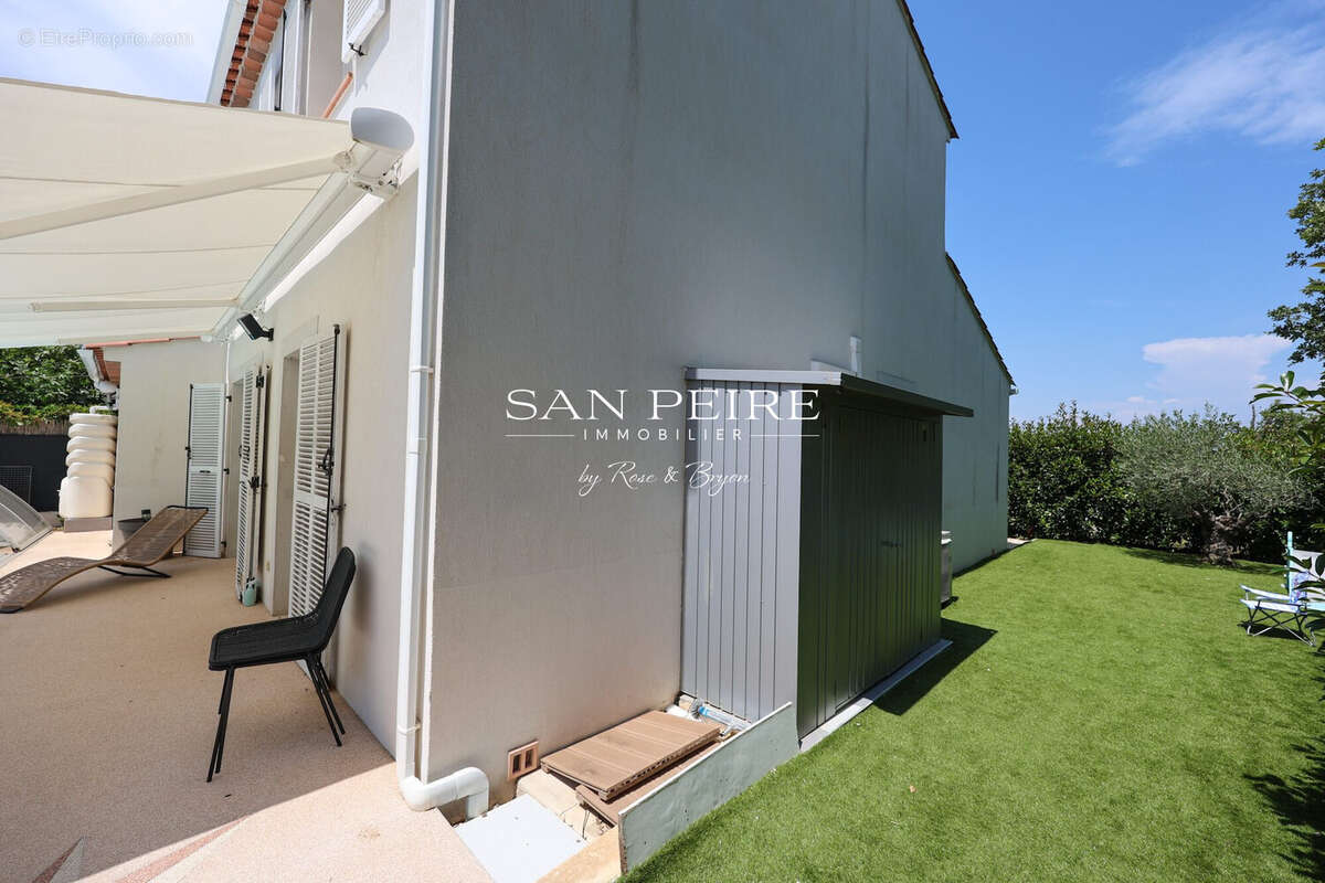 Maison à ROQUEBRUNE-SUR-ARGENS