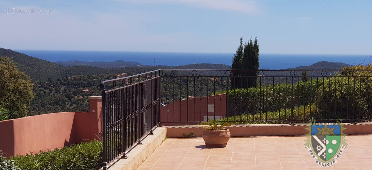 Villa au panorama mer a la londe les maures - golf de valcros - photo 2