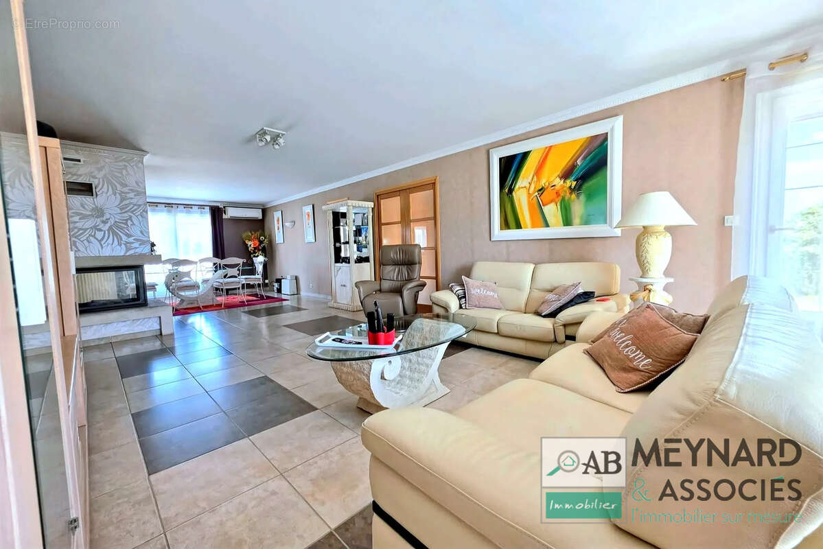 Pézarches   Maison à vendre familiale 273 m2 avec espace bien-être et sous-sol total - photo 2