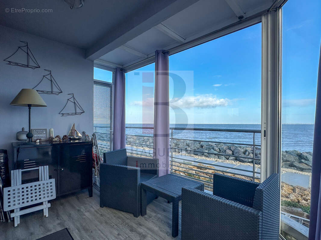 Appartement à FOURAS