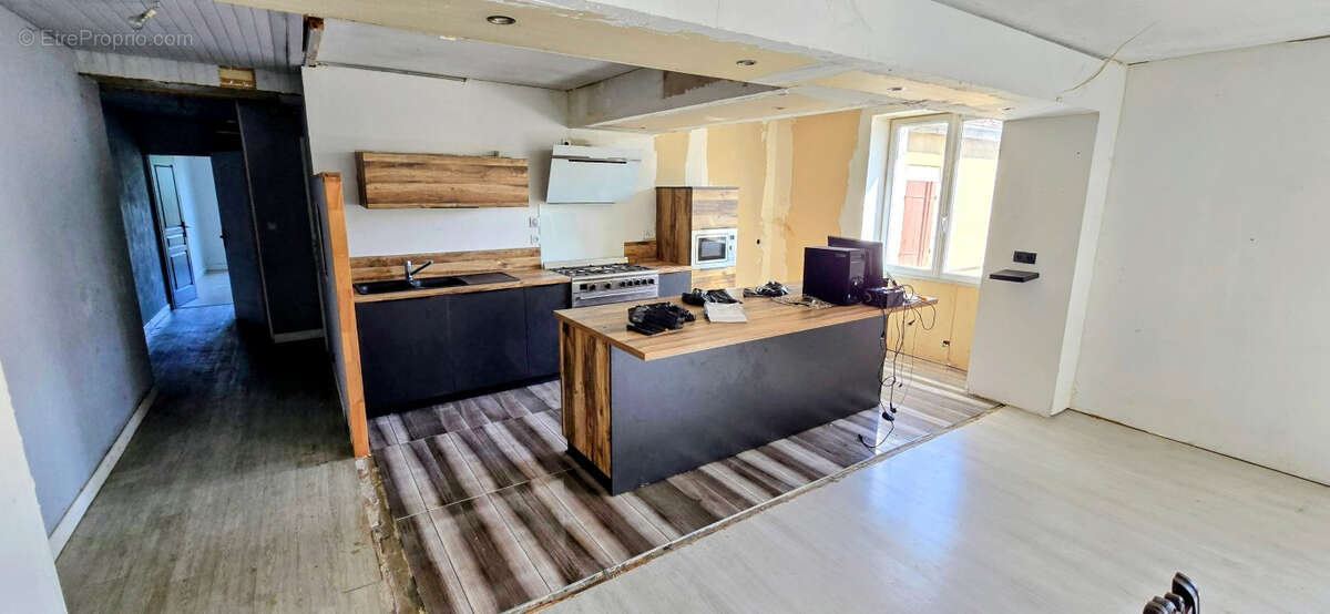 Appartement Arc Les Gray 4 pièce(s) 139 m2 - photo 3