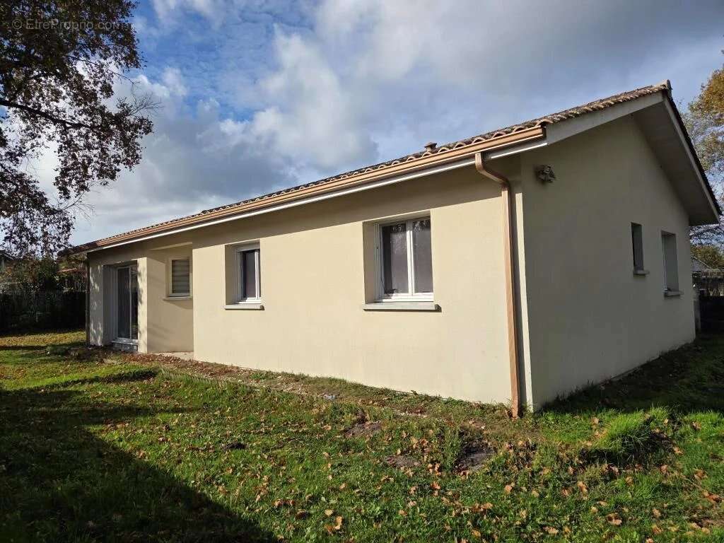 Maison à SAINT-YZAN-DE-SOUDIAC