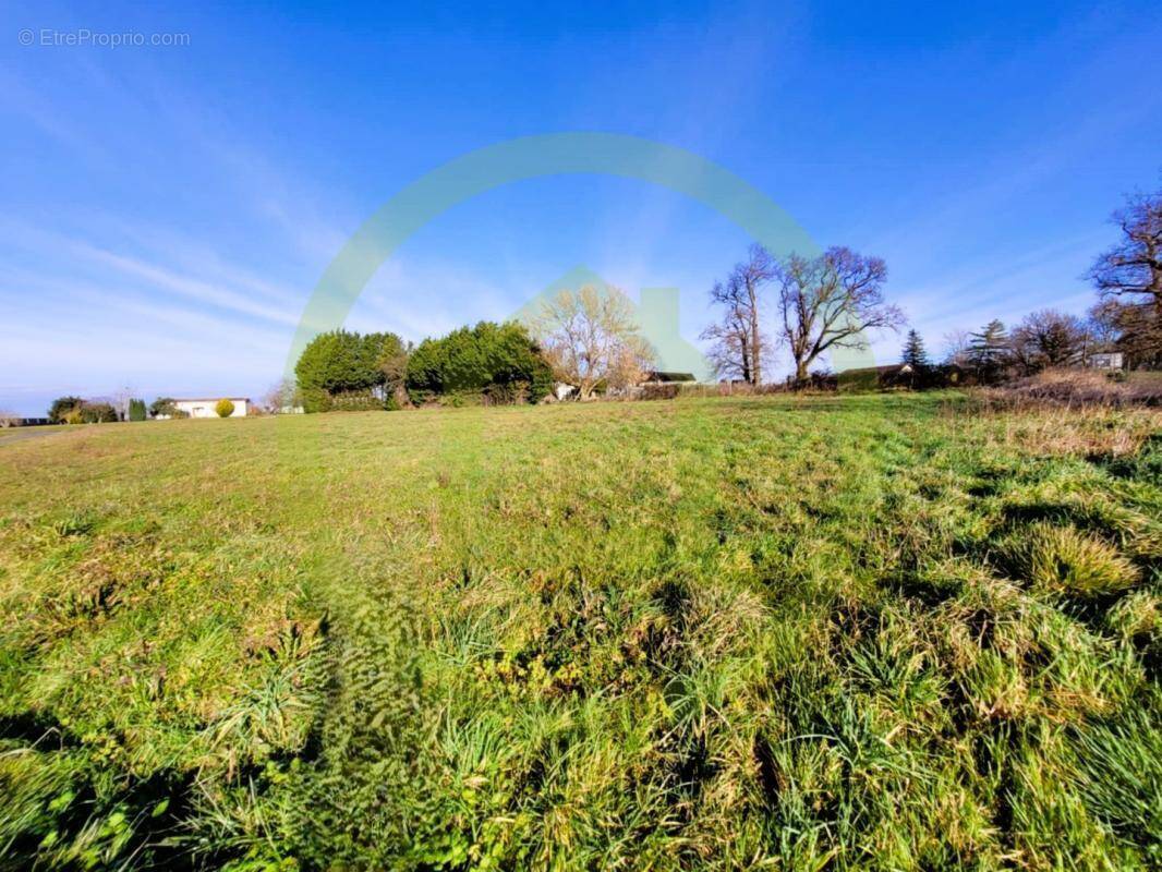 Terrain à ALLAS-BOCAGE