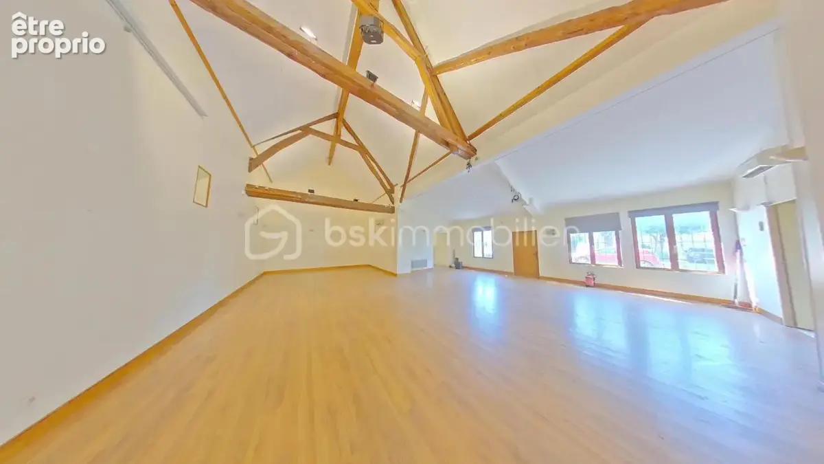 Bâtiment professionnel de 220 m² a finir d'aménager en salle de réception ou pour un commerce ou pour une entreprise soit a tran - photo 12
