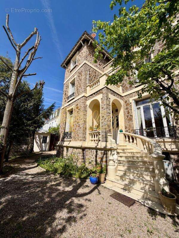 Maison à SAINT-MAUR-DES-FOSSES