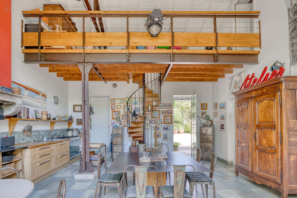 Propriété 10 pièces - 6 chambres avec vue panoramique et piscine à débordement - photo 5