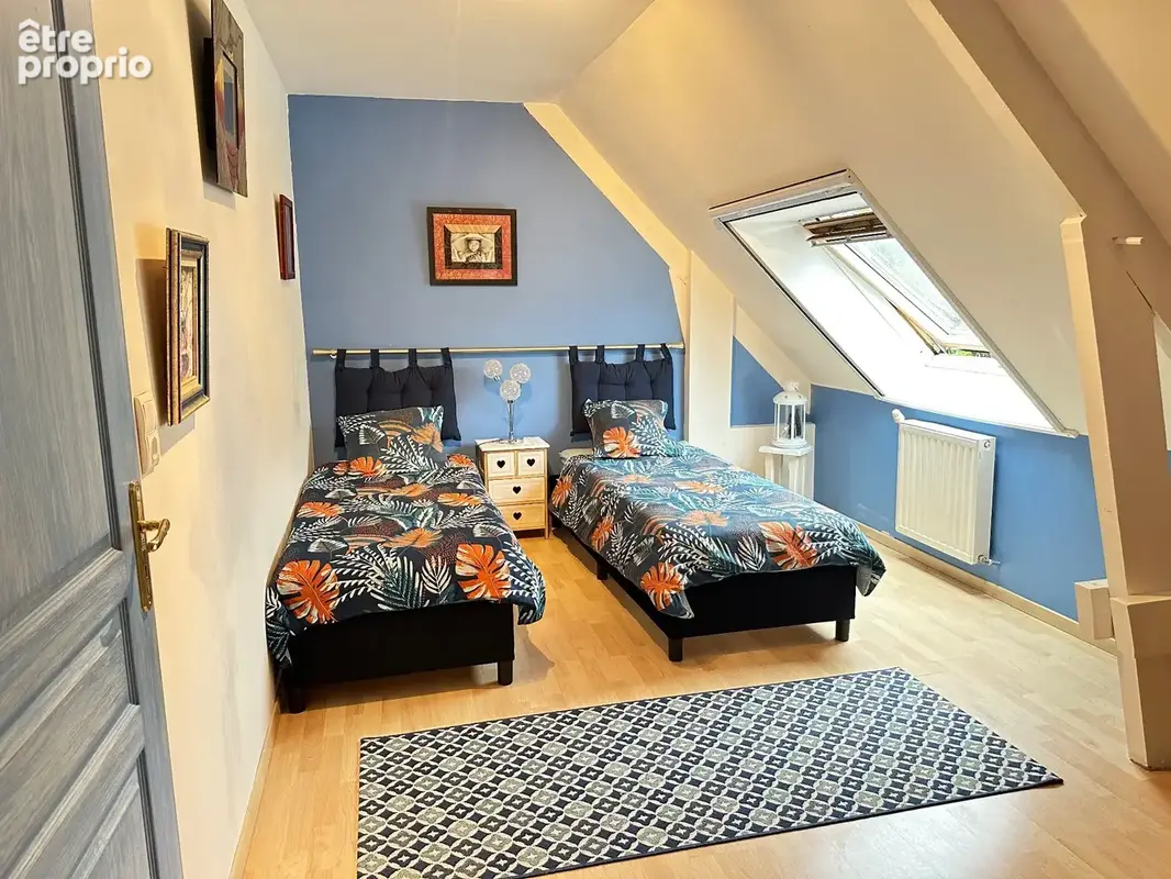 Magnifique maison familiale de 225 m², 6 chambres avec piscine et pinède à Guécélard – DPE B - photo 14