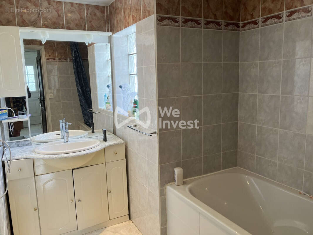 Maison à MONTREUIL-AUX-LIONS