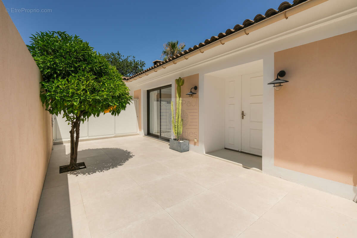Petite maison chic et intemporelle aux Hauts de Vaugrenier - photo 3
