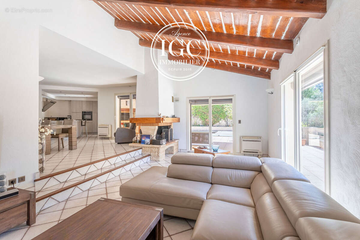 Maison type 5 - 150 m² / 954 m² terrain  piscine- vitrolles 13127 - photo 8