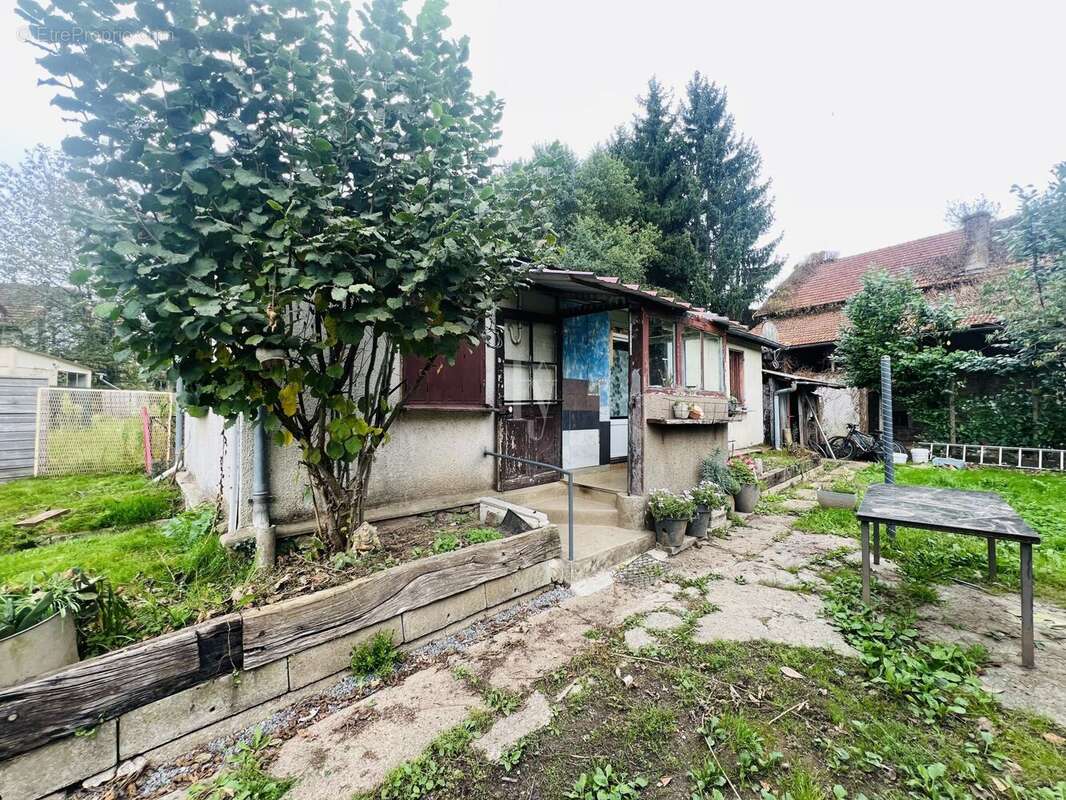 Maison à LA JONCHERE-SAINT-MAURICE