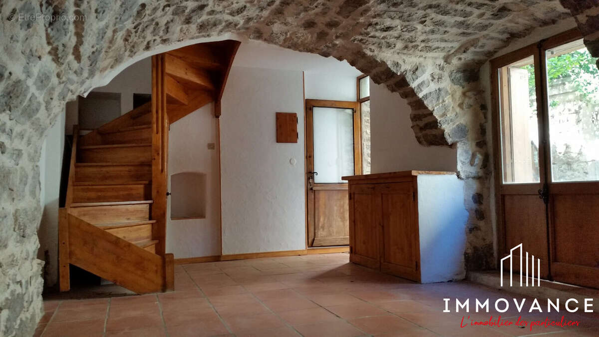 Maison à VIOLS-LE-FORT