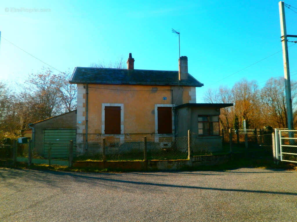 Maison 3 pieces + garage + jardin + puits - photo 4