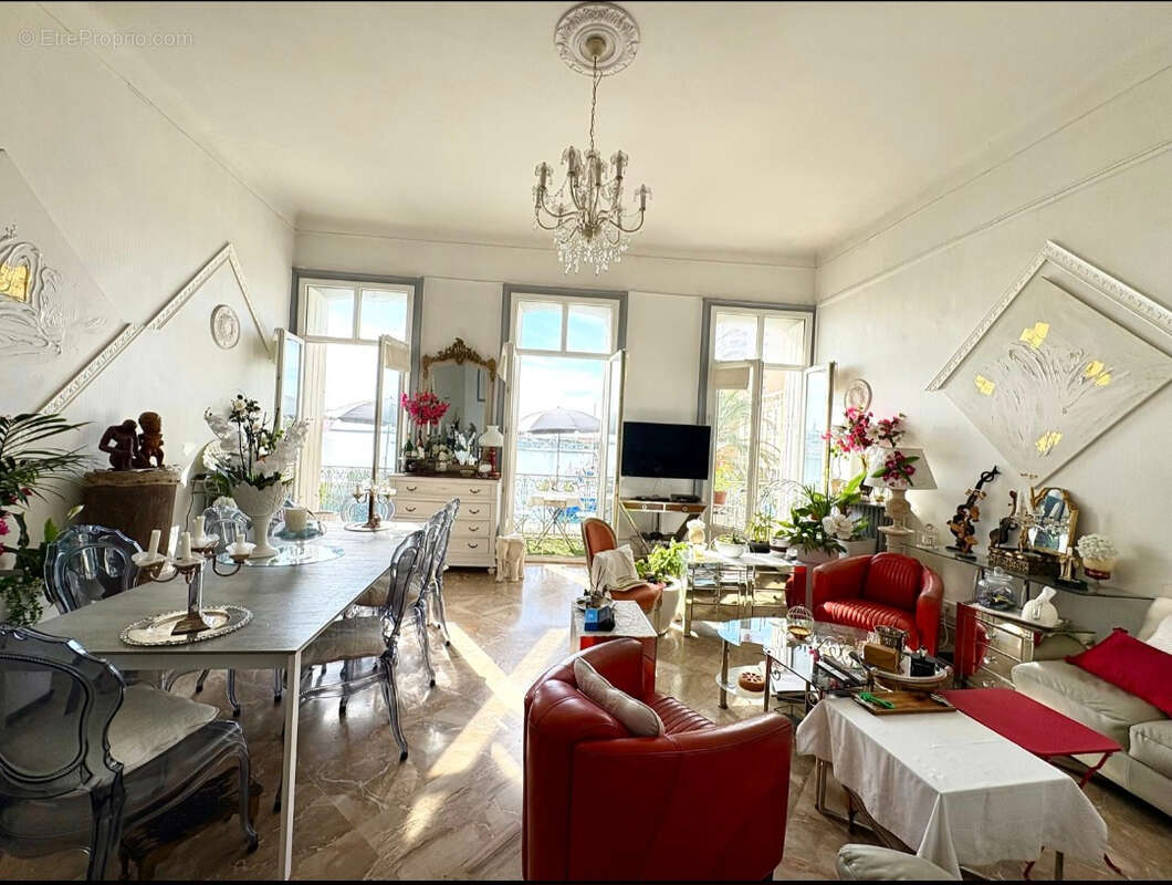 Appartement de caractère proche centre ville vue dégagée  sur quai à Sète 6 pièces 227 m2 - photo 2