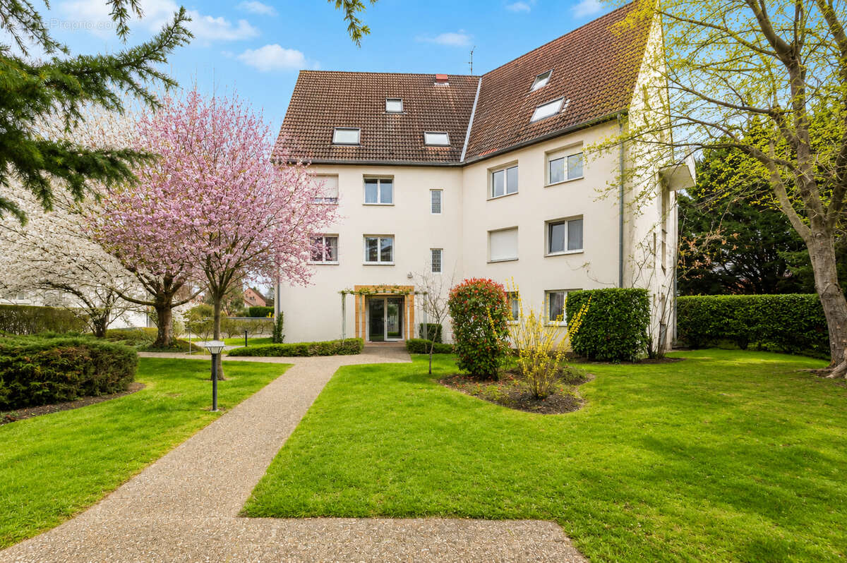 Robertsau : T3 avec balcon de 12 m² , cave et garage fermé disponible - photo 2