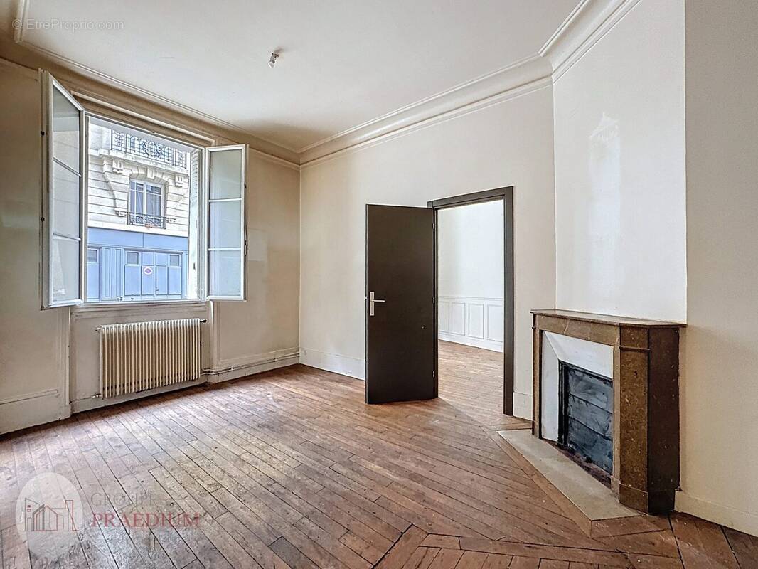 Appartement à PARIS-14E