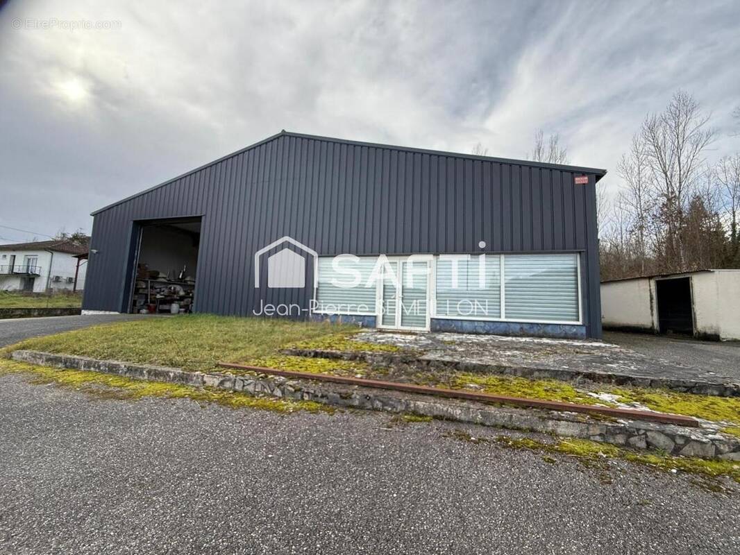 Photo 1 - Commerce à PUJOLS