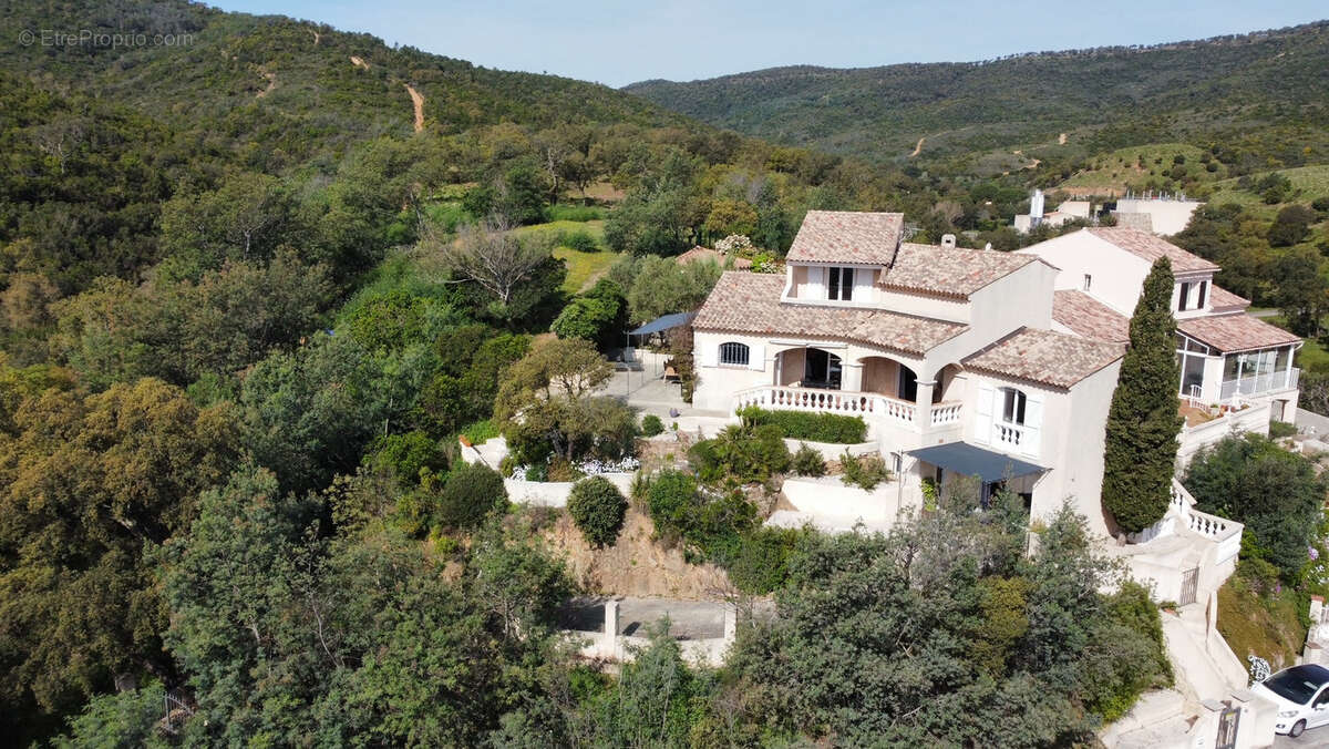 Maison à LES ISSAMBRES