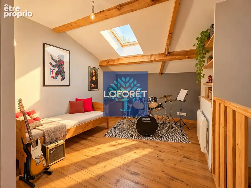 Champdieu- maison 199 m² -4 chambres- grande pièce de vie -terrain - photo 8