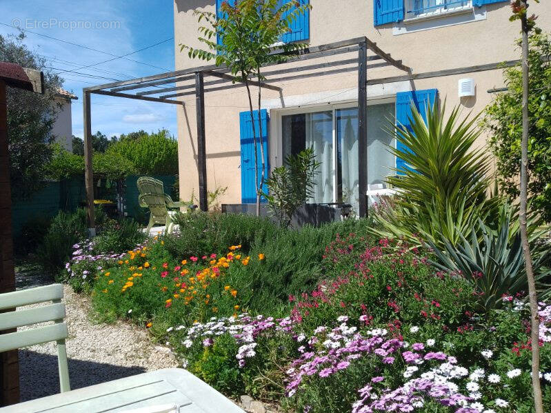 Maison à MOURIES