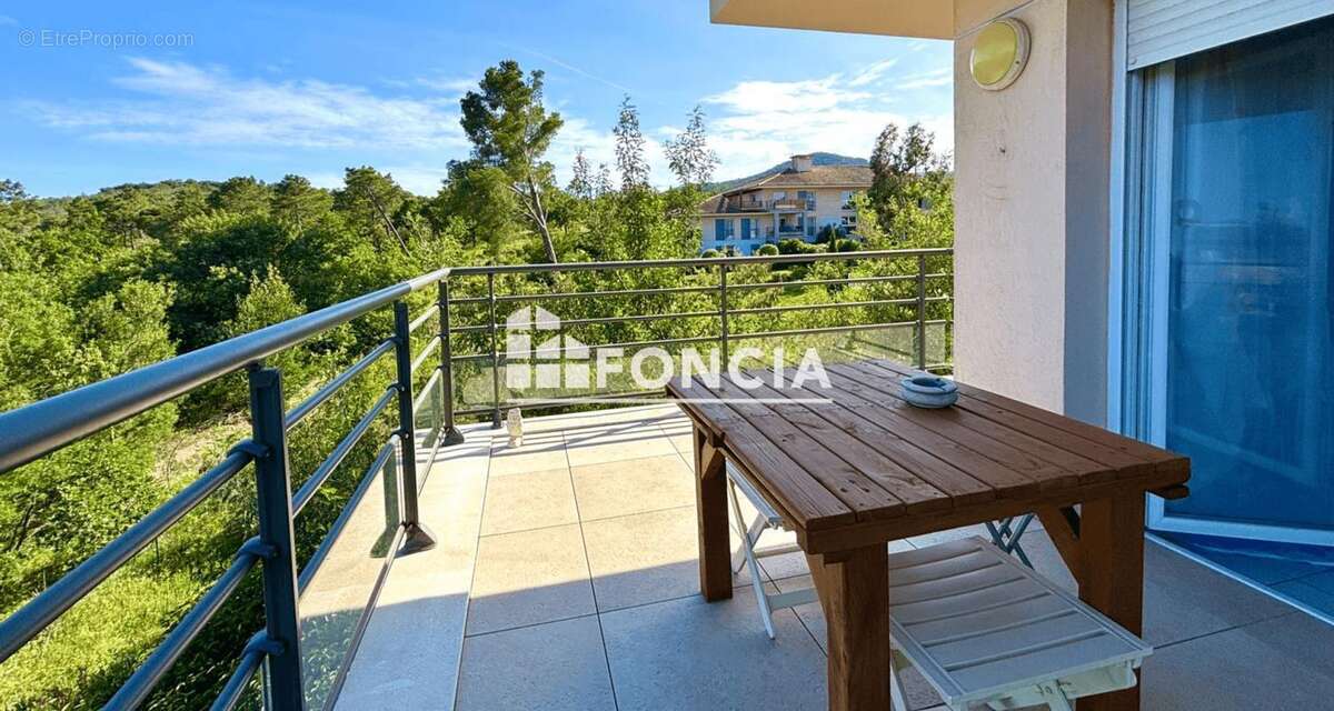 Appartement à ROQUEBRUNE-SUR-ARGENS