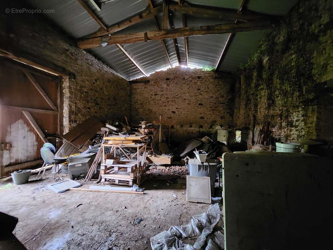 Terrain à MAGNAC-BOURG