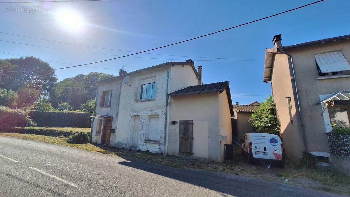 Maison à CHALUS