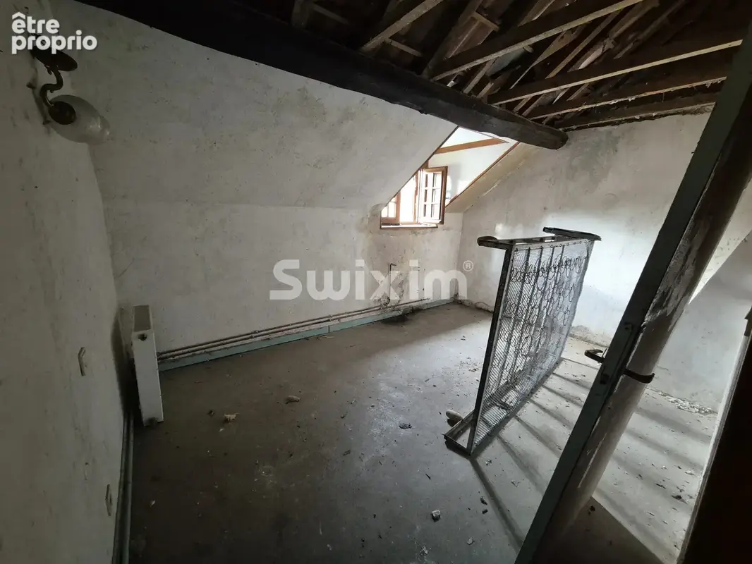 Maison à rénover avec 5 500 m² de terrain, calme, beau potentiel - photo 9
