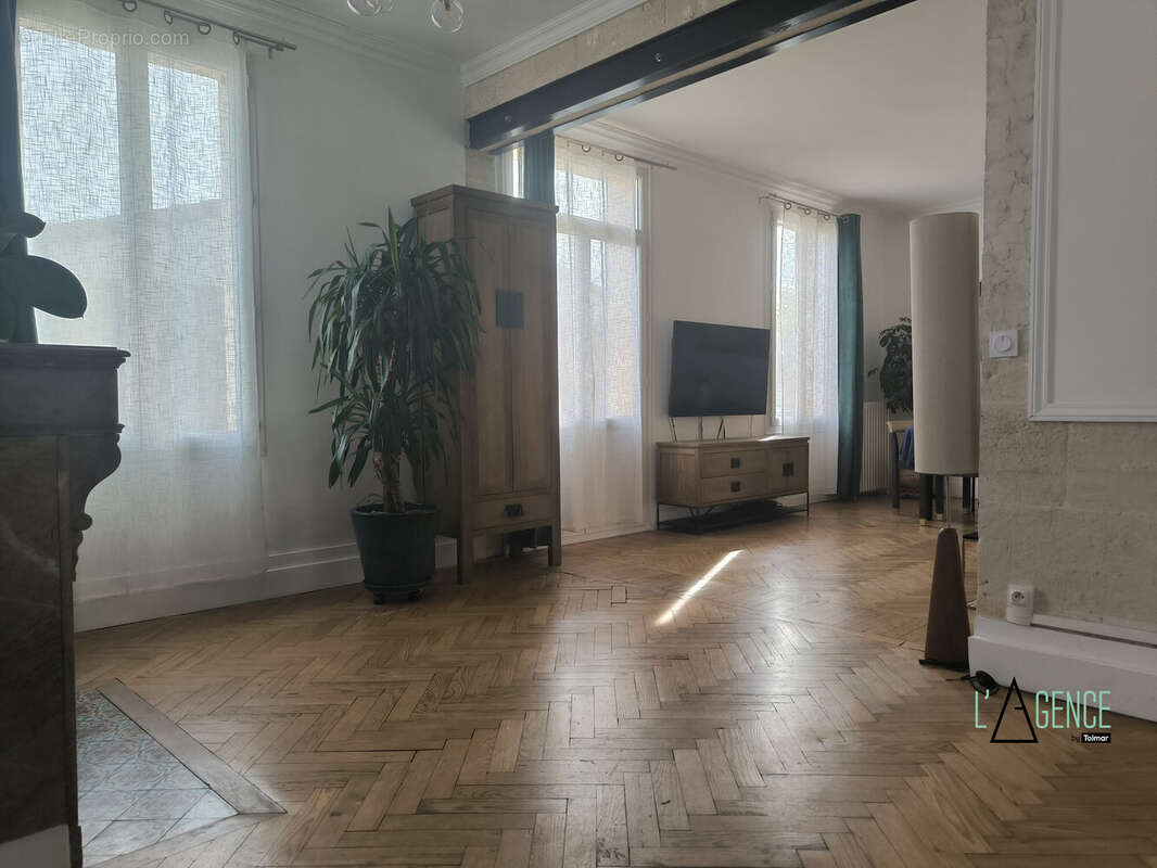 Maison à SAINT-QUENTIN-DE-BARON