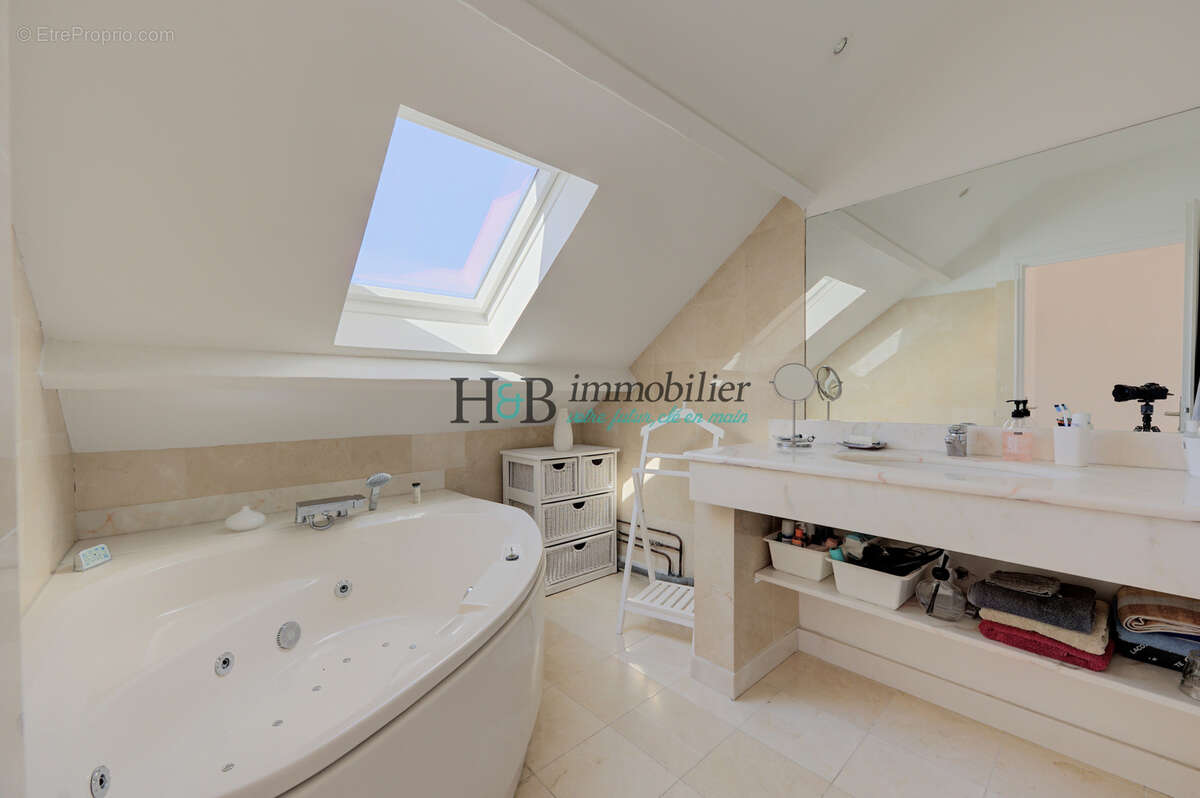 Maison à VERT-LE-GRAND