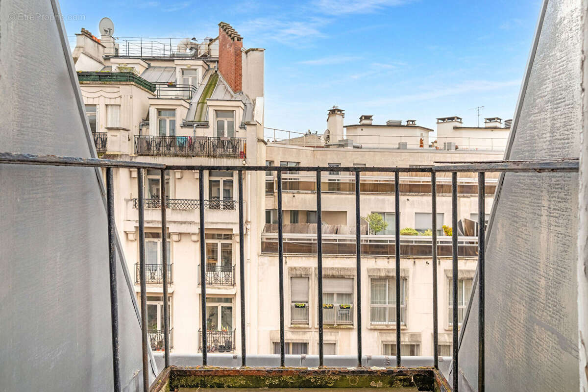 Appartement à PARIS-17E