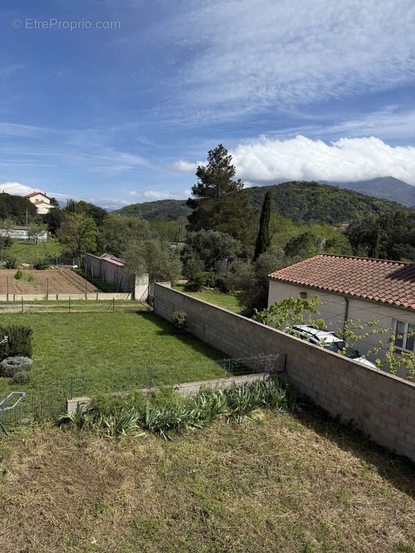 Appartement à REYNES