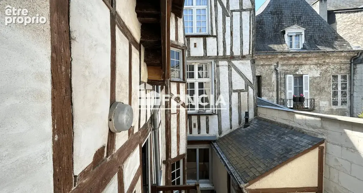Immeuble entre la Cathédrale et le Théâtre - photo 2