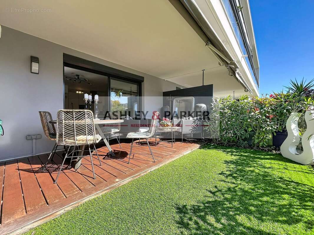 Appartement à SAINT-LAURENT-DU-VAR