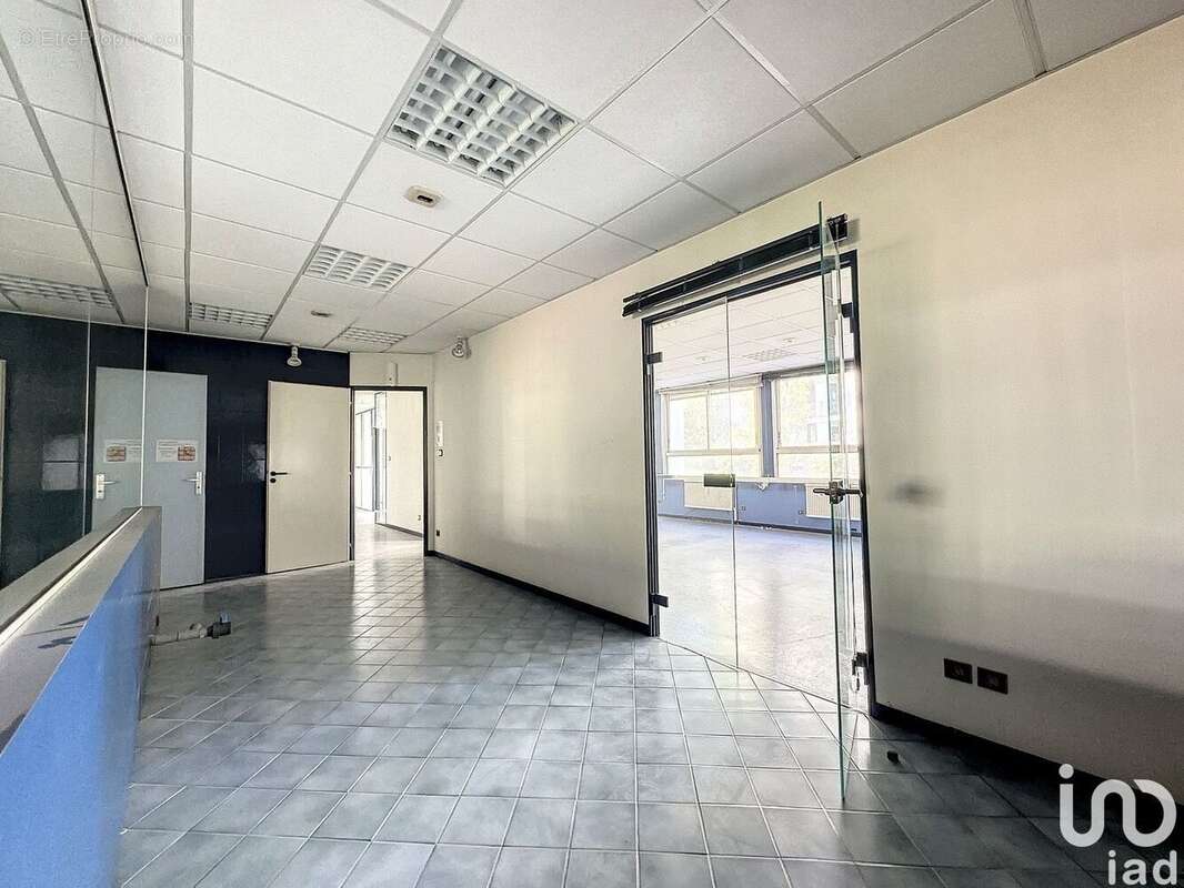 Photo 6 - Commerce à SEYNOD