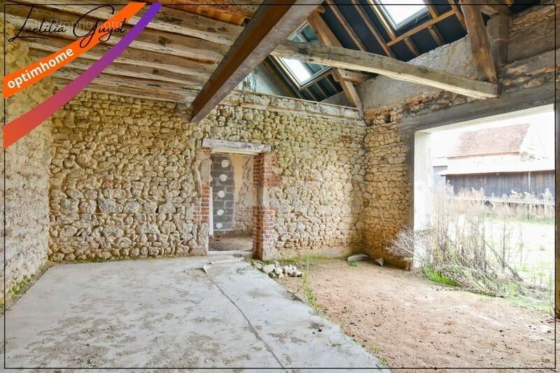 Maison à rénover avec atelier, grange et dépendances – Chemilly (03) - photo 16
