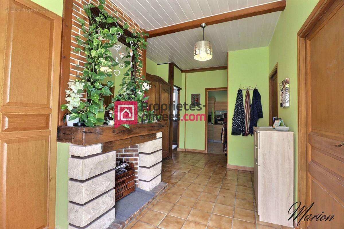 Maison à MAIGNELAY-MONTIGNY