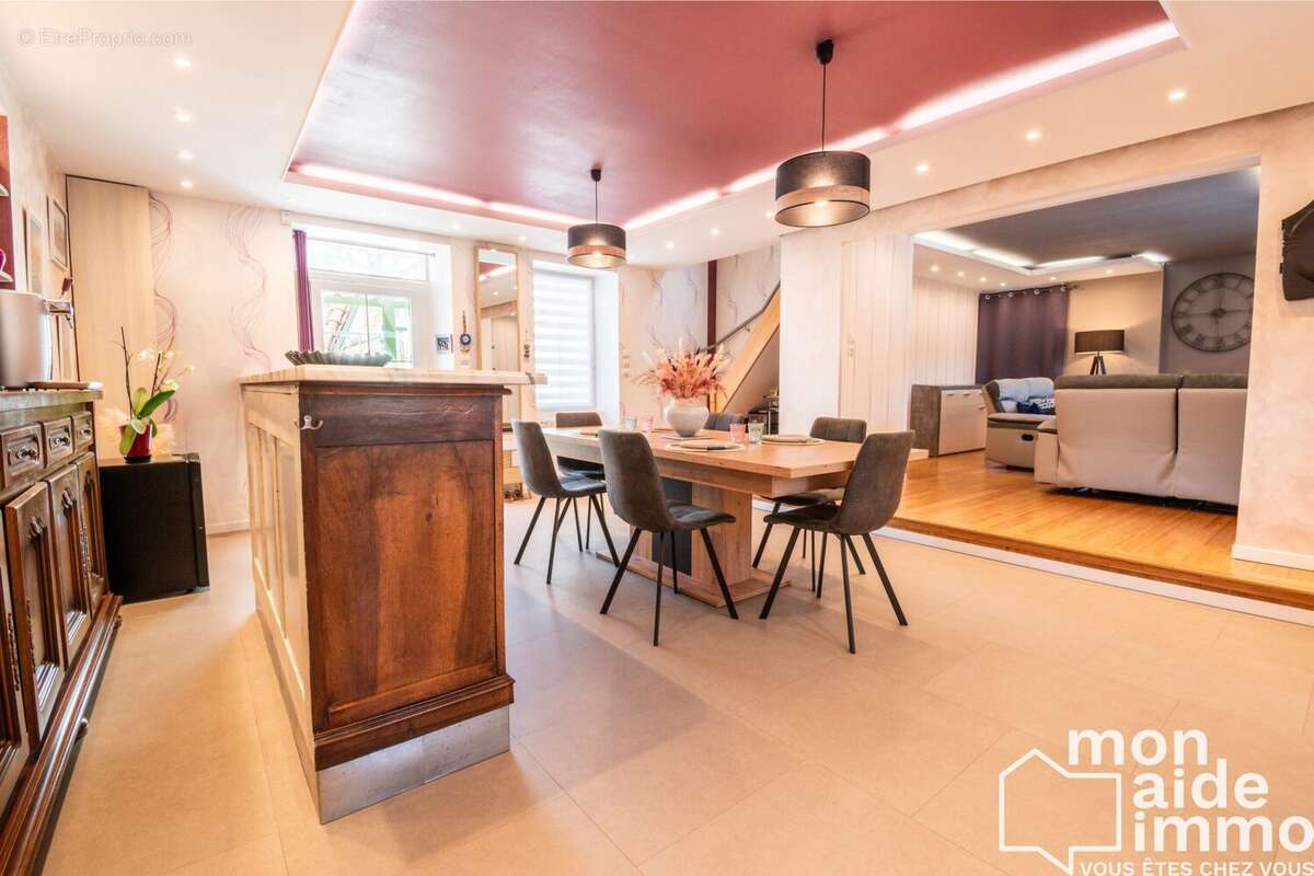 Maison à SAINT-CHRISTOPHE-VALLON