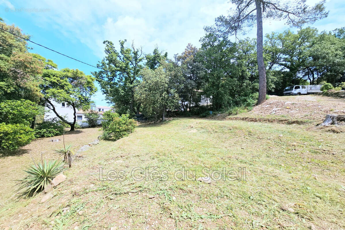 Terrain à FLASSANS-SUR-ISSOLE