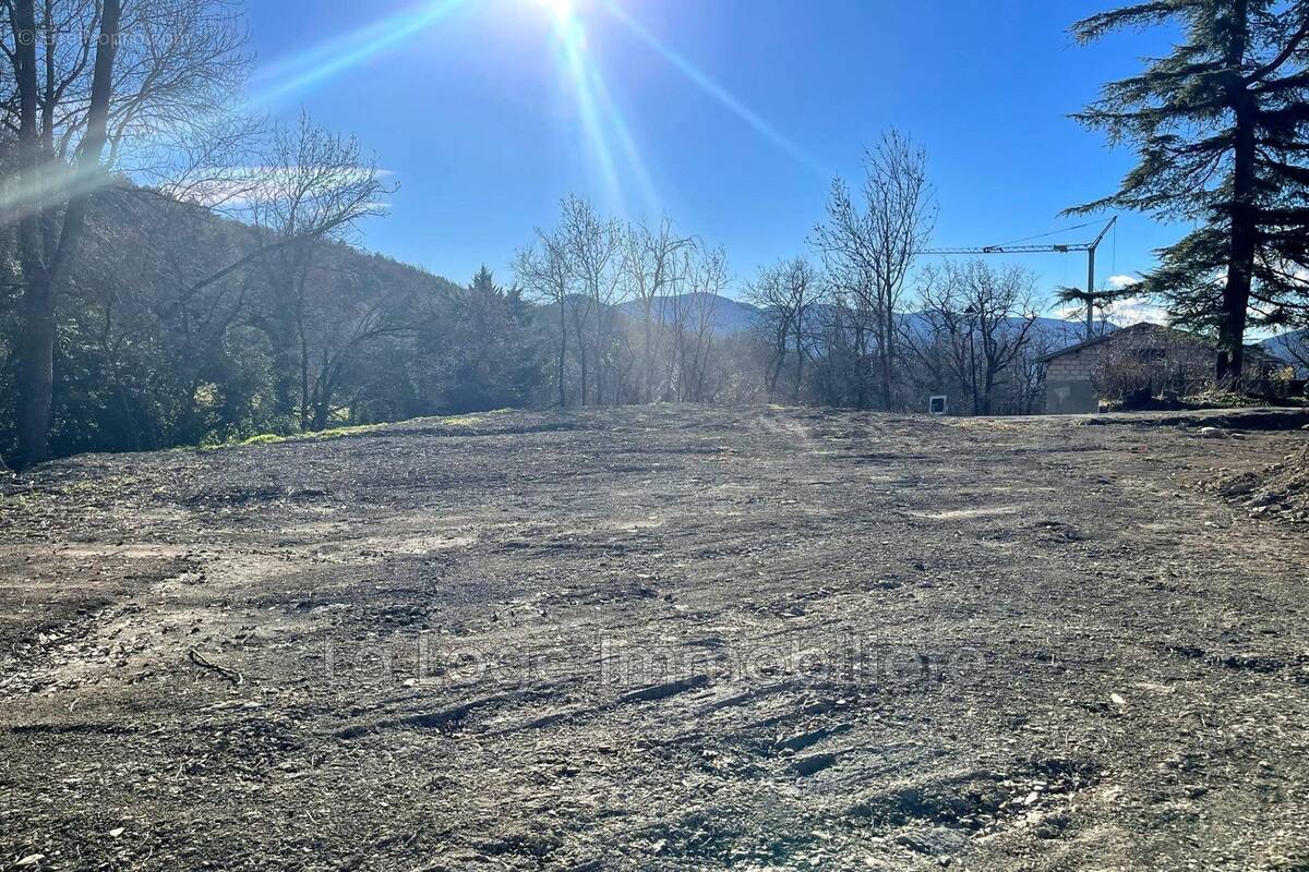 Terrain à CHATEAUVIEUX