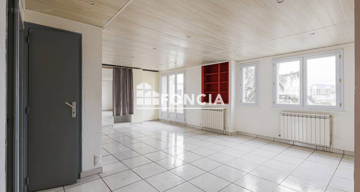 Appartement à LE PONT-DE-CLAIX