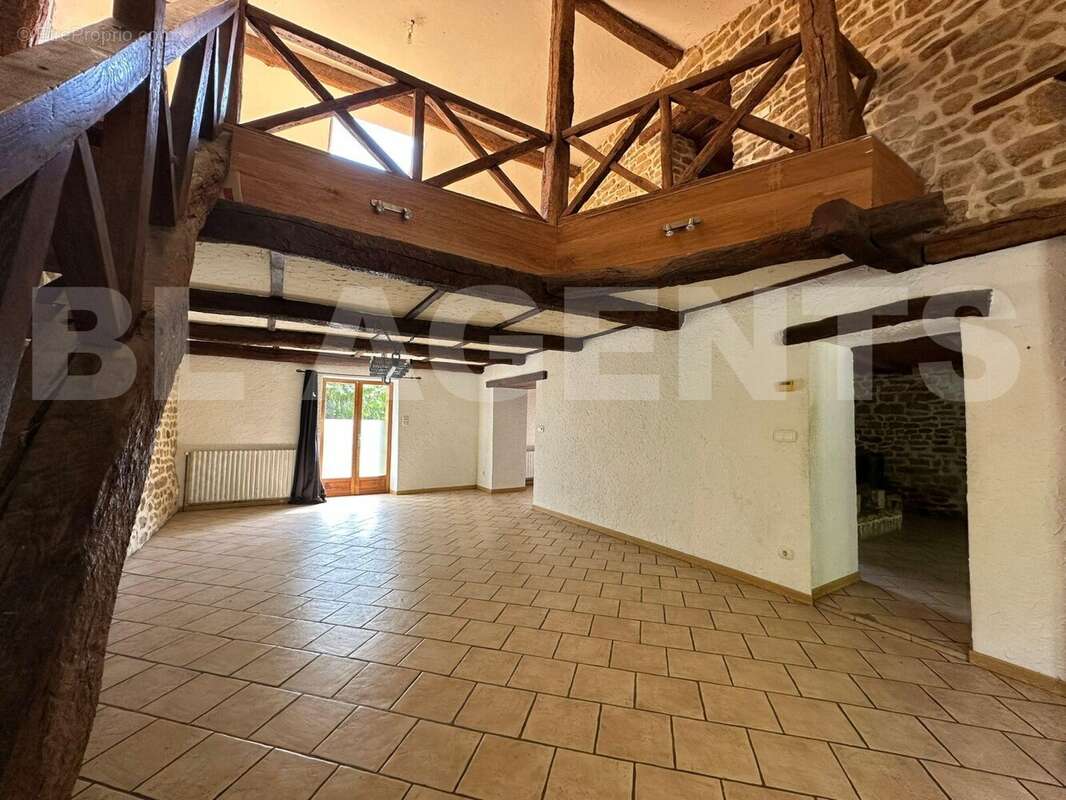 WhatsApp Image 2025-05-28 à 16 - Maison à LINAY