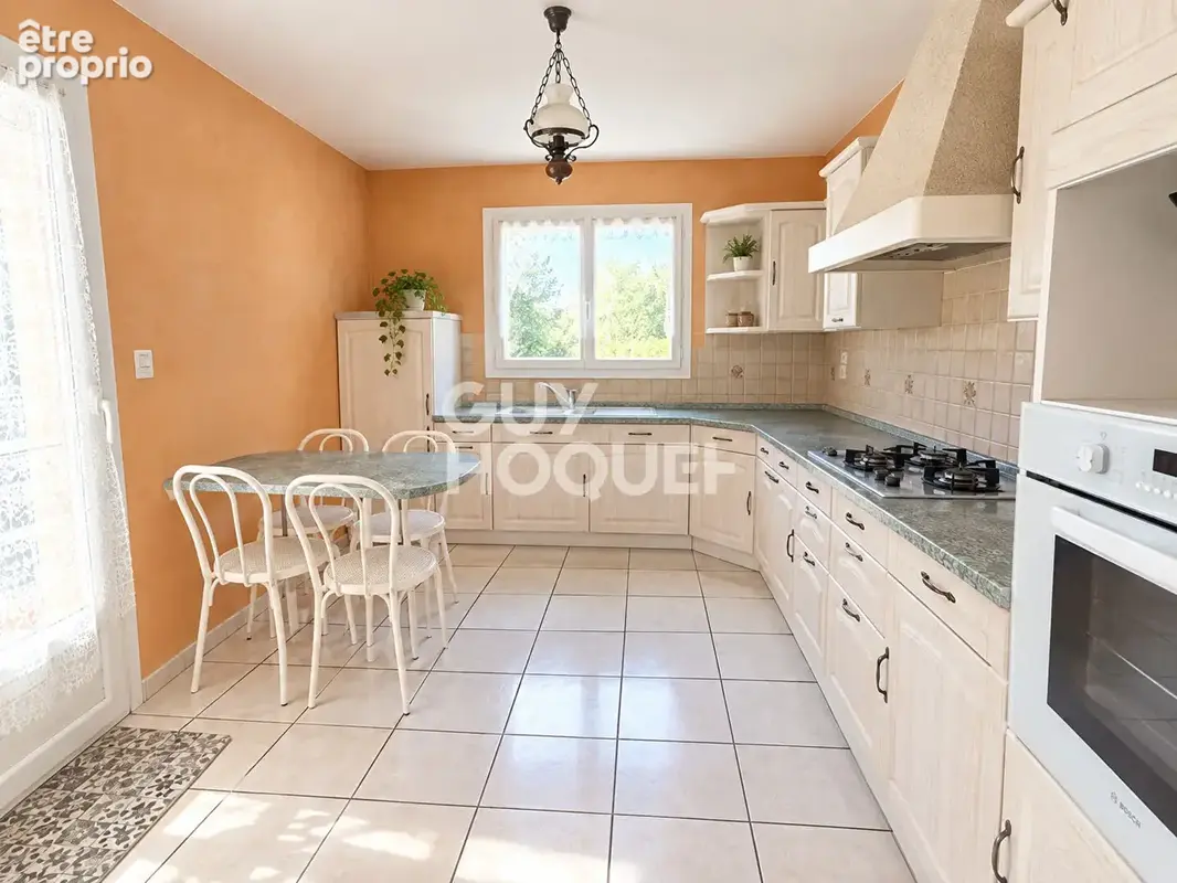 Mozac - Plain pied 3 chambres- jardin et garage - photo 5