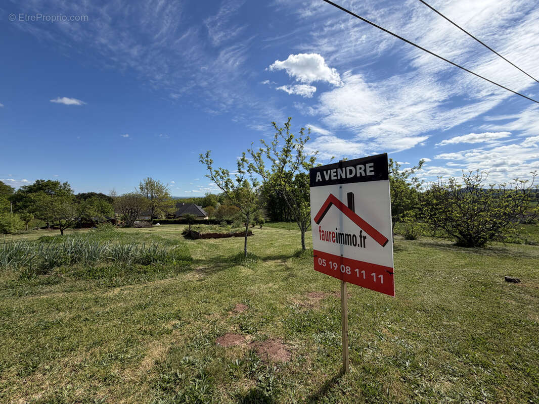 Terrain à SAINT-CYR-LA-ROCHE