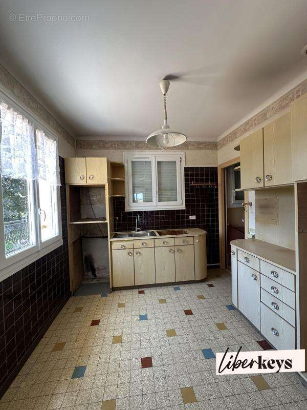 Maison familiale de 8 pièces – 186 m² – Terrain de 1 274 m² – Charly - photo 7