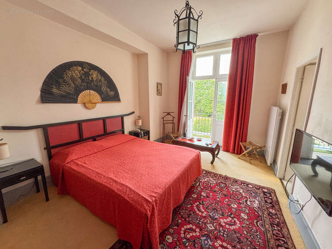 Magnifique Demeure dans le style néo paladien de 750 m2 comprenant 9 suites et 3 chambres avec un terrain de 1 - photo 18