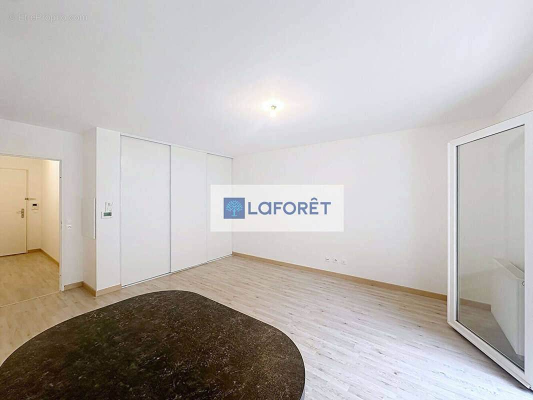 Appartement à LE MESNIL-LE-ROI