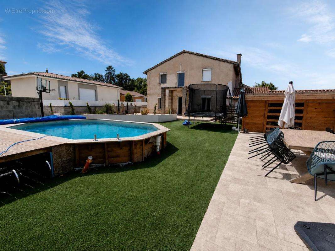 Maison rénovée 7 pièces et jardin à Chambéon - photo 17