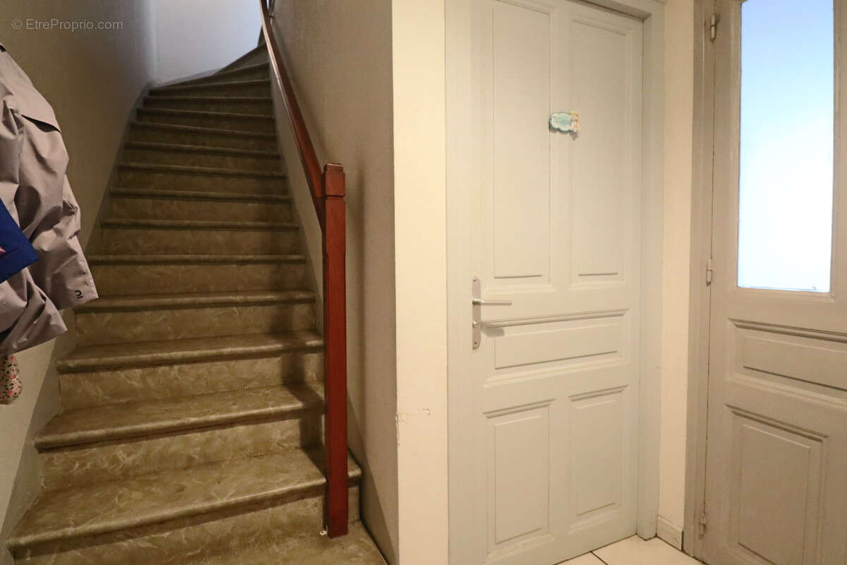 Maison à MURAT-LE-QUAIRE
