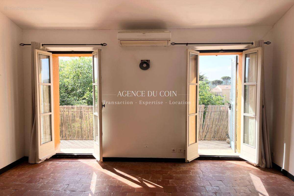 Appartement à LE MUY